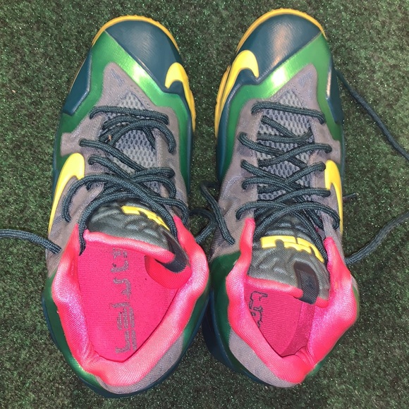 Nike LeBron XI 6Y Style: 621712-300 - Picture 4 of 8